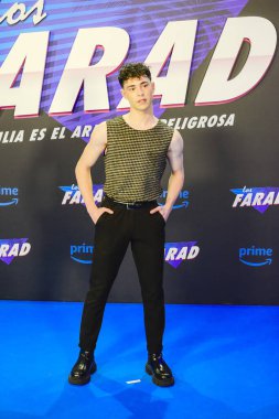 Alejandro Vias, Alejandro Vinas 5 Aralık 2023 tarihinde İspanya 'nın Cine Callao Madrid kentinde, The Farad Los Farad Prime serisinin prömiyeri sırasında poz verdi.