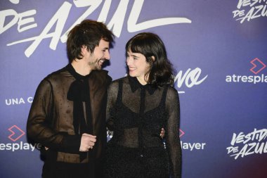 Mikel Rueda ve Claudia Costafreda, 19 Aralık 2023 'te Madrid İspanya' da Cine Callao 'da Atresplayer tarafından Mavi Giyinen Vestidas de Azul dizisinin prömiyeri sırasında poz verdiler.