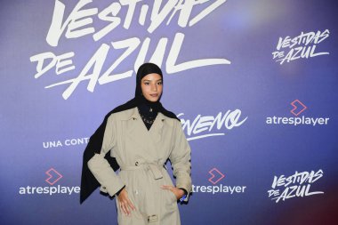 Hajar Brown, Vestidas de Azul Dressed in Blue dizisinin prömiyeri sırasında 19 Aralık 2023 'te Madrid, Cine Callao' da Atresplayer tarafından poz verdi.