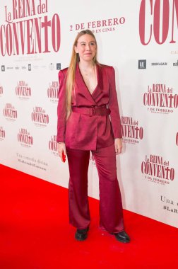 Carmen Perona, İspanyol komedi filminin galası sırasında Madrid 'deki Cine Callao Manastırı Kraliçesi' nde poz verirken görüldü..