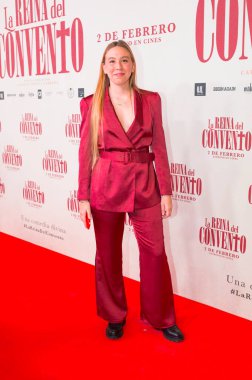 Carmen Perona, İspanyol komedi filminin galası sırasında Madrid 'deki Cine Callao Manastırı Kraliçesi' nde poz verirken görüldü..