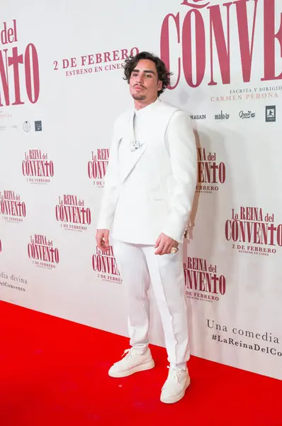 Antonio Costa, İspanya 'daki Cine Callao Manastırı Kraliçesi adlı komedi filminin prömiyerinde poz verirken görüldü..