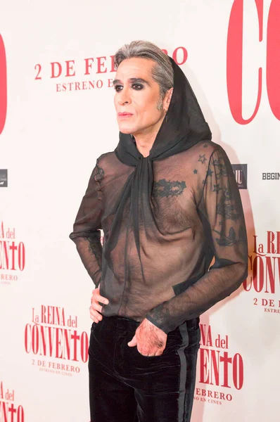 Mario Vaquerizo İspanyol komedi filmi The Queen of the Cine Callao 'nun galasında poz verirken görüldü..