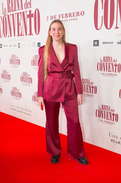 Carmen Perona, İspanyol komedi filminin galası sırasında Madrid 'deki Cine Callao Manastırı Kraliçesi' nde poz verirken görüldü..