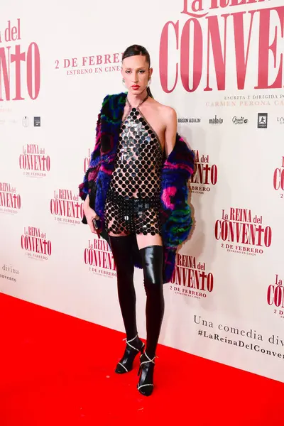 Dana Sevillano İspanyol komedi filmi The Queen of the Convent at Cine Callao 'nun galasında poz verirken görüldü..