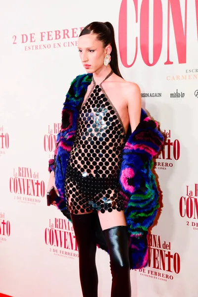 Dana Sevillano İspanyol komedi filmi The Queen of the Convent at Cine Callao 'nun galasında poz verirken görüldü..