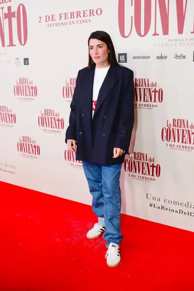 Alba Paul Ferrer, İspanyol komedi filmi The Queen of the Convent in the Cine Callao 'nun galasında poz verirken görüldü..