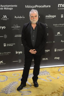 Benito Zambrano, 27. Malaga Festivali 'nin (27 Festival De Malaga) 15 Şubat 2024' te Madrid Kraliyet Tiyatrosu 'nda düzenlenen kırmızı halı fotoğraf çekimi sırasında medyaya poz verdi.