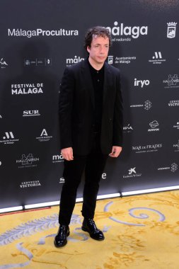  27. Malaga Festivali 'nin 27. De Mlaga Festivali' nde 15 Şubat 2024 'te İspanya Kraliyet Tiyatrosu' nda düzenlenen kırmızı halı fotoğraf çekimi sırasında medyaya poz verdi.  