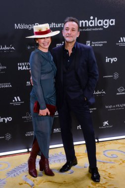  27. Malaga Festivali 'nin 27. De Mlaga Festivali' nde 15 Şubat 2024 'te İspanya Kraliyet Tiyatrosu' nda düzenlenen kırmızı halı fotoğraf çekimi sırasında medyaya poz verdi.  