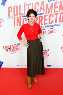 İspanyol filmi Polticamente Incorrectos 'un 19 Şubat 2024' te İspanya 'daki Cine Paz Madrid' deki galasında kırmızı halıda çekilmiş.