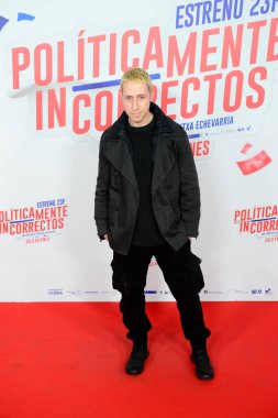 İspanyol filmi Polticamente Incorrectos 'un 19 Şubat 2024' te İspanya 'daki Cine Paz Madrid' deki galasında kırmızı halıda çekilmiş.