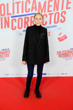 İspanyol filmi Polticamente Incorrectos 'un 19 Şubat 2024' te İspanya 'daki Cine Paz Madrid' deki galasında kırmızı halıda çekilmiş.