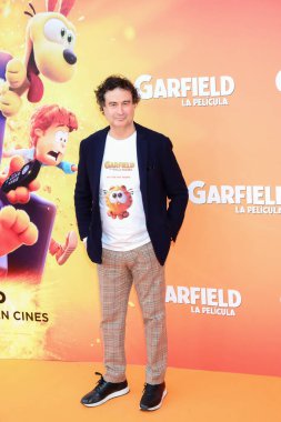 Pepe Rodriguez başbakana katılır ve 29 Nisan 2024 'te Madrid İspanya' da Cines Callao 'da Jim Davis tarafından yaratılan ünlü kedi karakterinden uyarlanan Garfield filminin fotoğraf çekiminde poz verir..