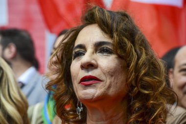 Birinci Başbakan Yardımcısı Maria Jesus Montero, sendikalar, CCOO, Comisiones Obreras, İşçi Komisyonu, UGT, Union General de Trabajadores tarafından 1 Mayıs 'ta düzenlenen geleneksel Uluslararası İşçi Bayramı gösterisinde