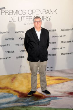 Guillermo Altares, Vanity Fair 2024 İspanya Ödül Töreni 'nin Openbank Edebiyatı sırasında kırmızı halıda poz verdi.
