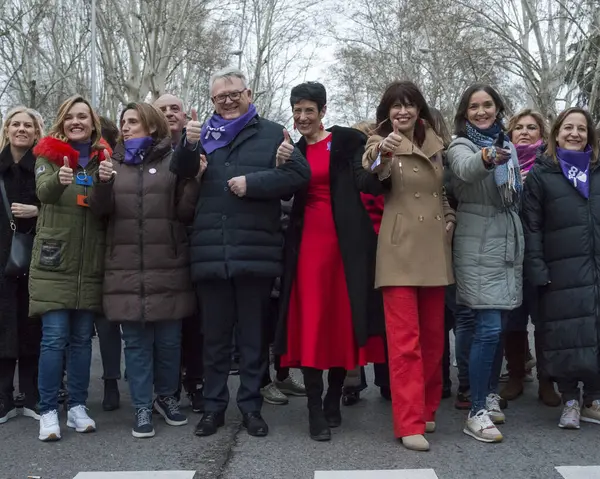 Pilar Alegria, Teresa Ribera, Nicolas Schmit, Elma Saiz ve Ana Redondo, 8 Mart 2024 'te Madrid' deki Paseo del Prado kentinde düzenlenen 8.