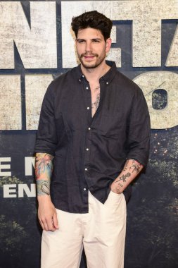 Diego Matamoros, 6 Mayıs 2024 'te Madrid' deki Kinepolis City of the Image 'da Maymunlar Cehennemi adlı maymun kurgu filminin özel bir gösterimi sırasında fotoğraf çekimi sırasında poz verdi..