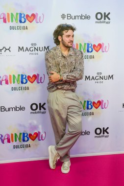 Pablo Meixe, Madrid 'deki Le Tavernier' de düzenlenen Dulceida Gökkuşağı Onur Haftası 'nda fotoğraf çekiminde poz verdi..