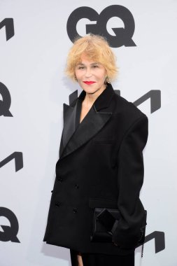 İspanya 'nın başkenti Madrid' de düzenlenen GQ dergi partisinin 30. yıldönümünde çekilen fotoğrafta Denna poz verdi.