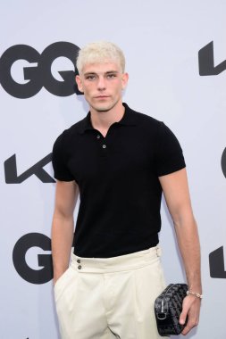 İspanya 'nın başkenti Madrid' de düzenlenen GQ dergi partisinin 30. yıldönümünde çekilen fotoğrafta Denna poz verdi.