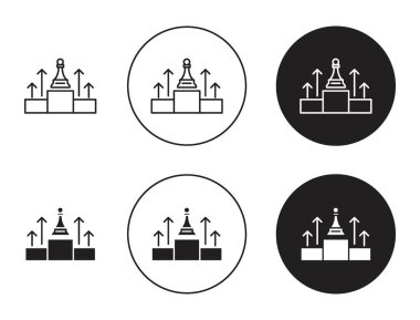 Arşiv pazarı liderlik simgesi seti. Piyasa Liderliği Strateji Yönetimi Satranç Vektör Sembolü siyah doldurulmuş ve ana hatlarıyla çizilmiş. Teknolojik Girişim Stratejik Satranç İşareti.