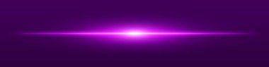 Mor ışık huzmesi. Koyu mavi arka planda keskin doğrusal ışıltı. Radyasyon çekirdeği, yumuşak kenar ve teknoloji tarzı parlaklık. Bilim kurgu, hız, enerji ve ışık kaynağı için ideal..