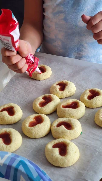 Sevgililer günü kurabiyeleri süsleme