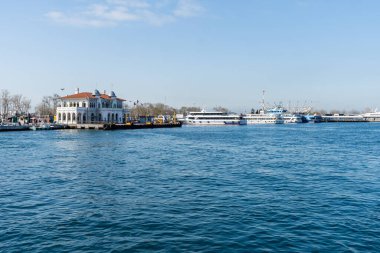 İSTANBUL, TURKEY - 24 Mart 2023 Harem feribot terminali bahar görüntüsü