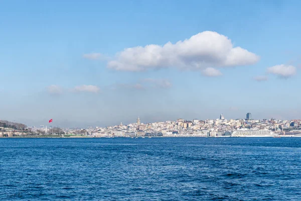 11 Eylül 2017, TURKEY, İSTANBUL: Türk bayrağıyla İstanbul kıyılarının bahar manzarası