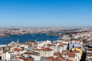 İSTANBUL, TÜRKEYE - 27 Mart 2023: Galata Kulesi 'nden Arial Şehir Manzarası