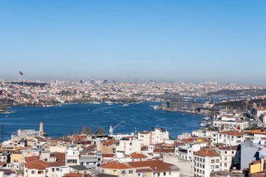 İSTANBUL, TÜRKEYE - 27 Mart 2023: Galata Kulesi 'nden Arial Şehir Manzarası