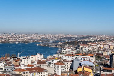 İSTANBUL, TÜRKEYE - 27 Mart 2023: Galata Kulesi 'nden Arial Şehir Manzarası