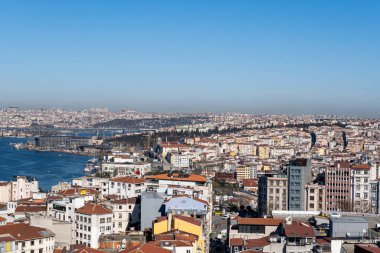 İSTANBUL, TÜRKEYE - 27 Mart 2023: Galata Kulesi 'nden Arial Şehir Manzarası