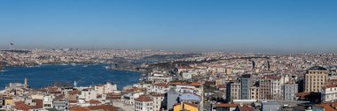 İSTANBUL, TÜRKEYE - 27 Mart 2023: Galata Kulesi 'nden Arial Şehir Manzarası
