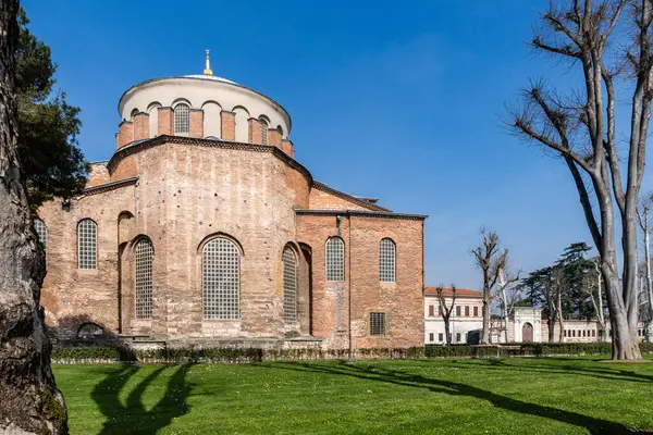 ISTANBUL, TURKEY - 25 Mart 2023: Parça Topkapı Sarayı Müzesi Popüler Turizm Merkezi