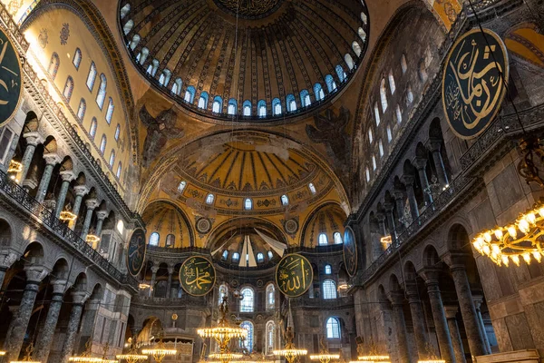 İSTANBUL, TURKEY - 26 Mart 2023: Ayasofya Büyük Camii İçişleri