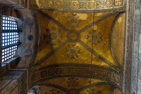 İSTANBUL, TURKEY - 26 Mart 2023: Ayasofya Büyük Camii İçişleri