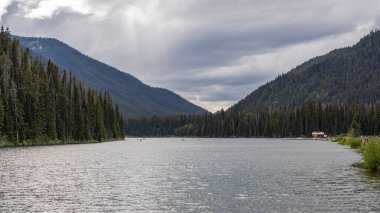 Panorama güzel dağ Şimşek Gölü E.C. Manning Park İngiliz Kolombiyası Kanada
