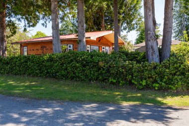 SOINTULA, CANADA - 01 Temmuz 2024: Doğası küçük olan geleneksel yerleşim evi