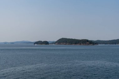 GULF Adaları, Kanada - 09 Ağustos 2024: Bulutlu bir yaz gününde Gürcistan Boğazı Panoraması