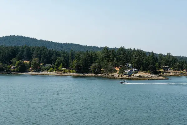 GULF Adaları, Kanada - 09 Ağustos 2024: Bulutlu bir yaz gününde Gürcistan Boğazı Panoraması