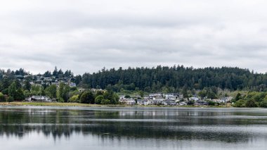 VICTORIA, CANADA - 11 Ağustos 2024: Esquimalt lagünü mimarisi ve evleri ile şehir simgeleri