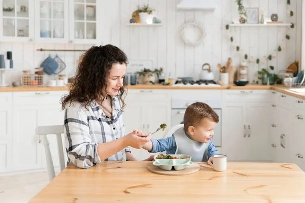 Adorable Toddler Boy Refuses Eat Vegetables His Mother Offers Him — Foto Stock