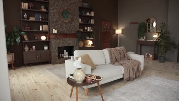 Modernt Elegant Vardagsrum Med Stor Beige Soffa Bakgrunden Interiören Med — Stockvideo