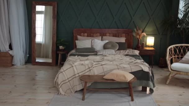 Cozy Bedroom Interior Boho Style Green Walls Wooden Furniture Craft — Vídeos de Stock