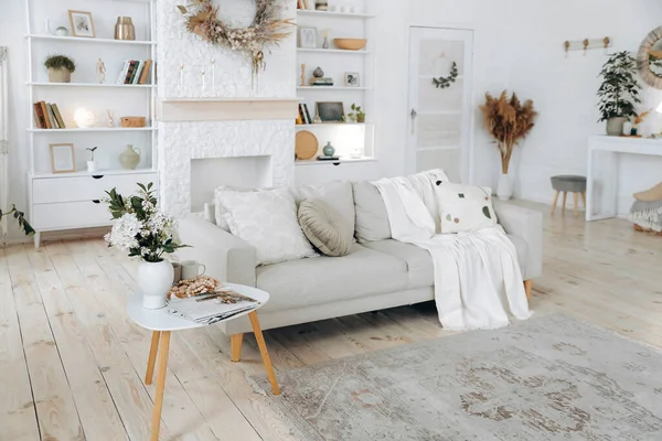 Scandinavian Style Sofa Plaid Pillows Coffee Table Modern Stylish Bright — Stock Photo, Image