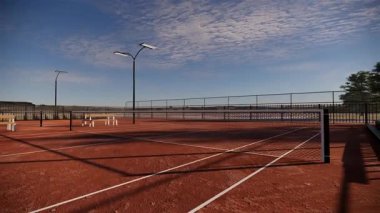 Kırmızı kil tenis kortu, projektörlerle aydınlatılan ve seyirci banklarıyla çevrili, açık gökyüzünün altında heyecan verici maçlara davet ediyor.