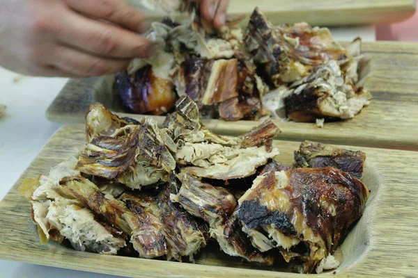 Roasted Meat Cut Hand Scissors Shears Restaurant Preparation Churrasco Skewers — Fotografia de Stock