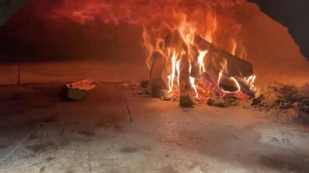 Ryczące Płomienie Piecu Pizzy Ogień Żywe Płomienie Jasnoczerwony Potężny Ogień — Wideo stockowe